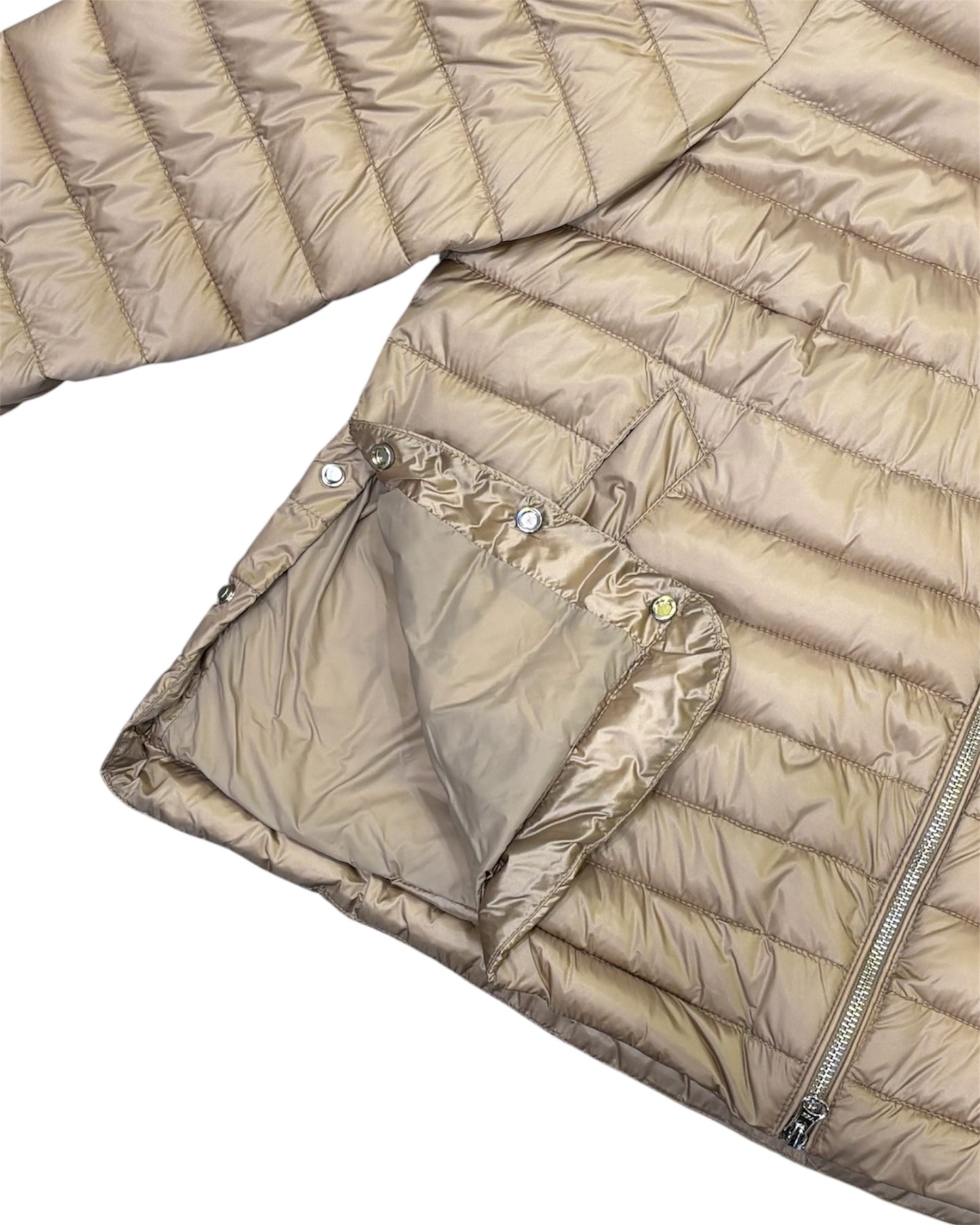 Lavorazione trapuntata orizzontale per comfort termico uniforme.
