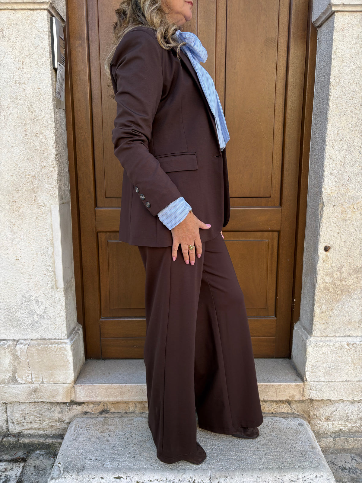 Pantalone Punto Milano Donna Elegante a Palazzo Tensione In