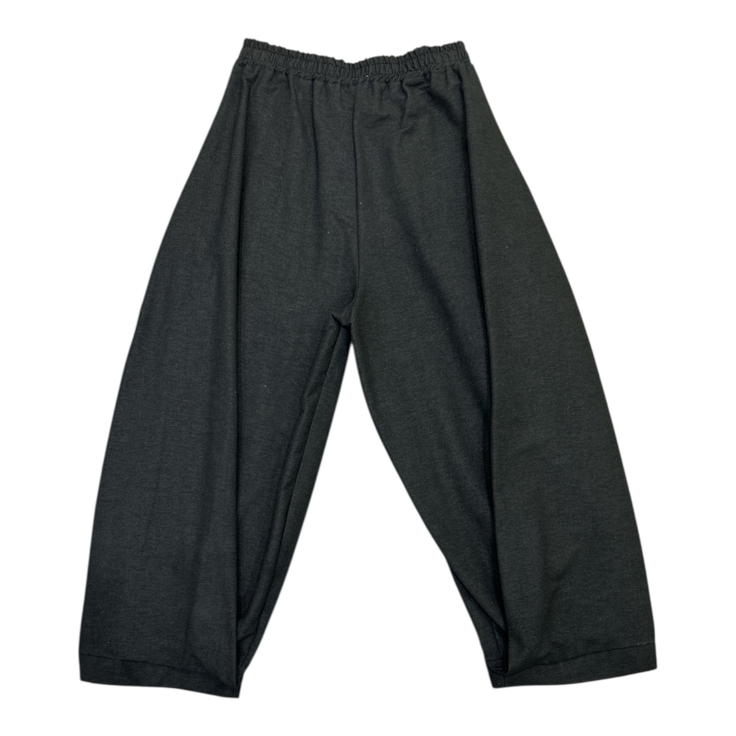 Dettaglio gamba larga effetto pences del pantalone Souvenir