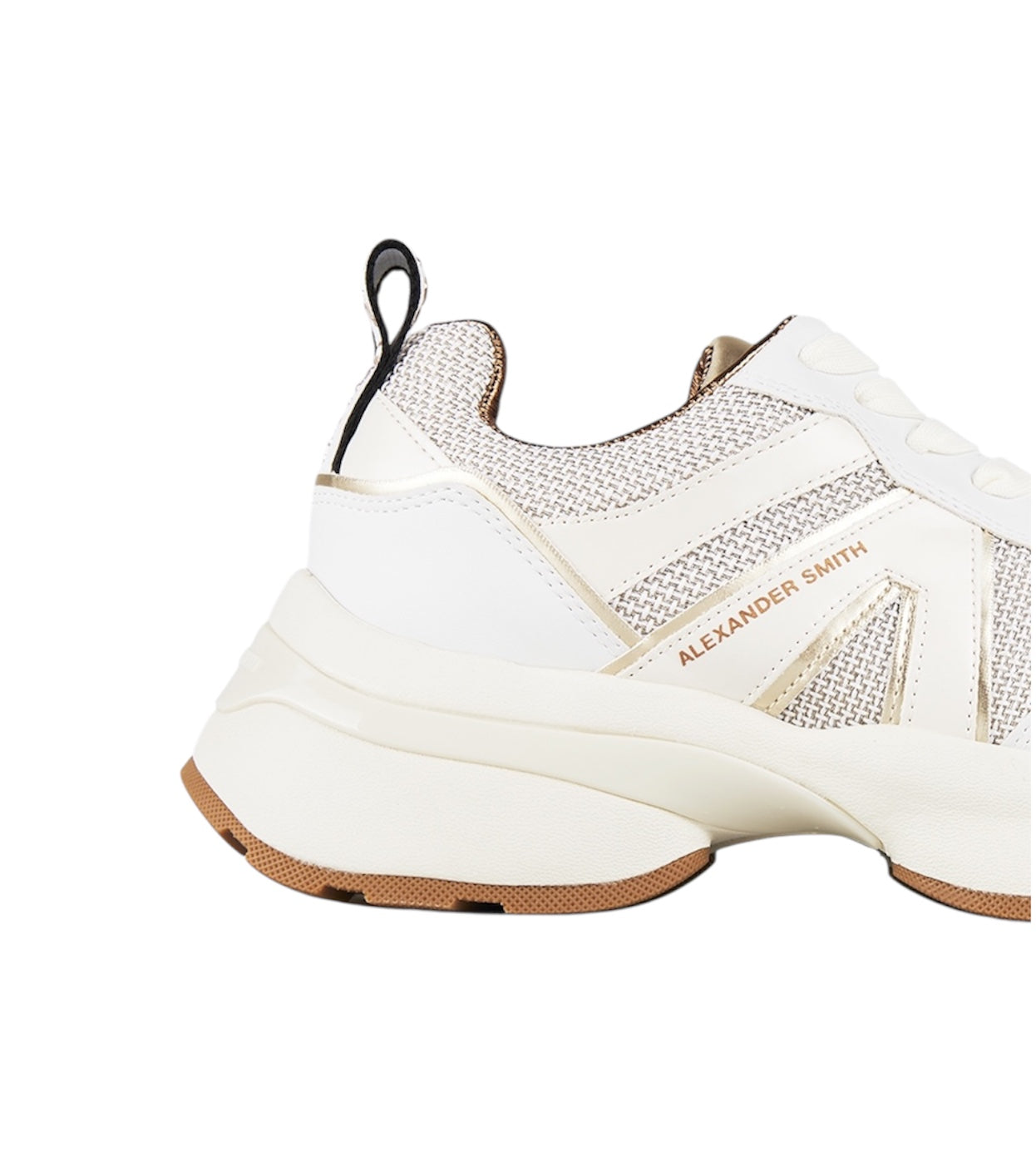 Primo piano del logo Alexander Smith sul lato della sneaker Victoria.