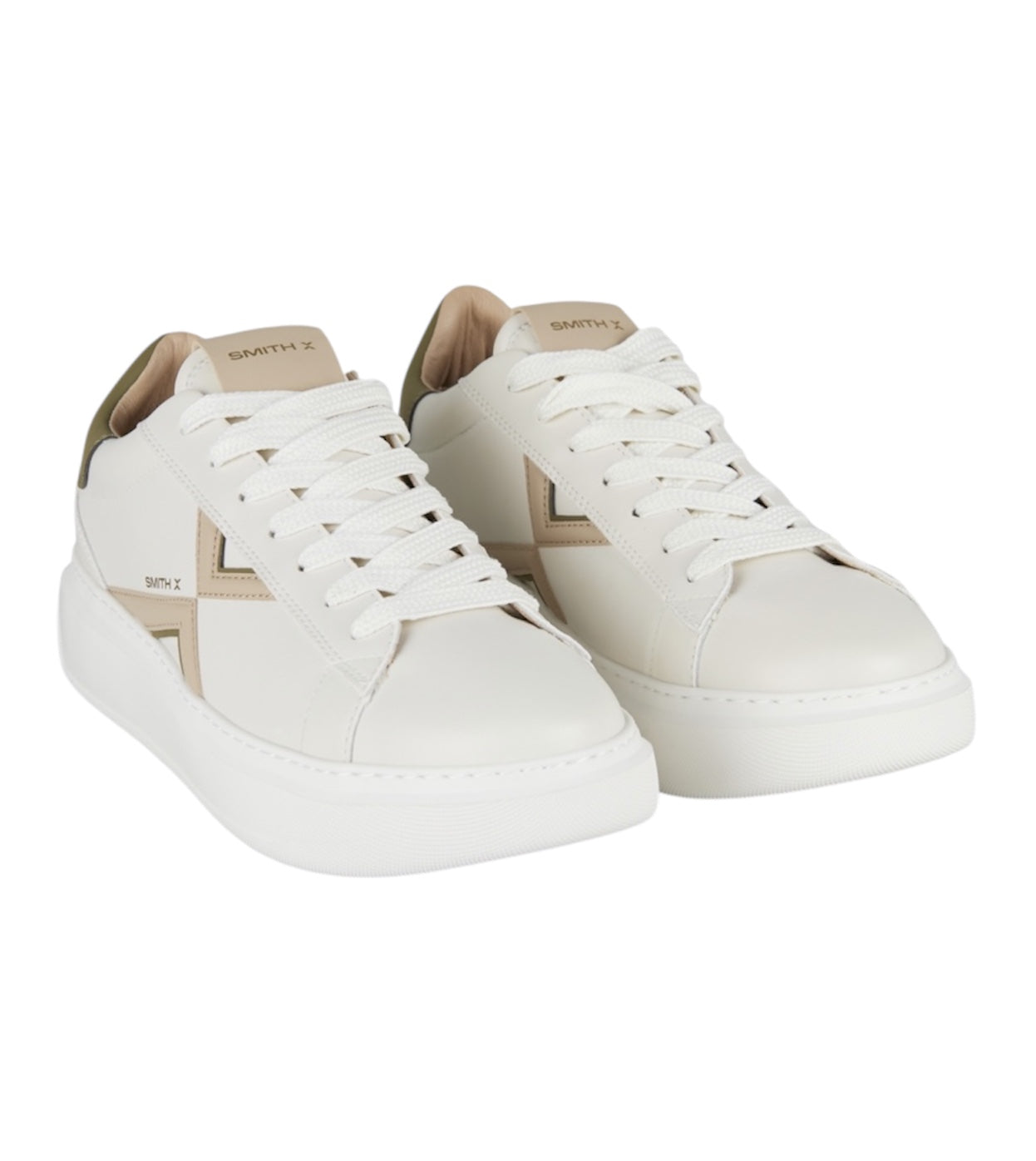Tallone a contrasto verde che valorizza l’estetica varsity.