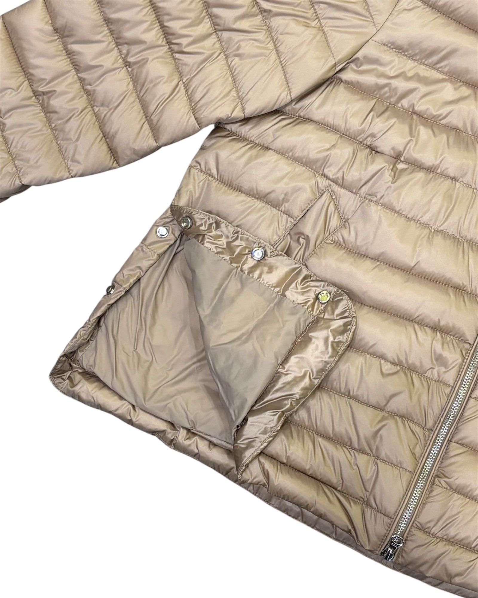 Lavorazione trapuntata orizzontale per comfort termico uniforme.
