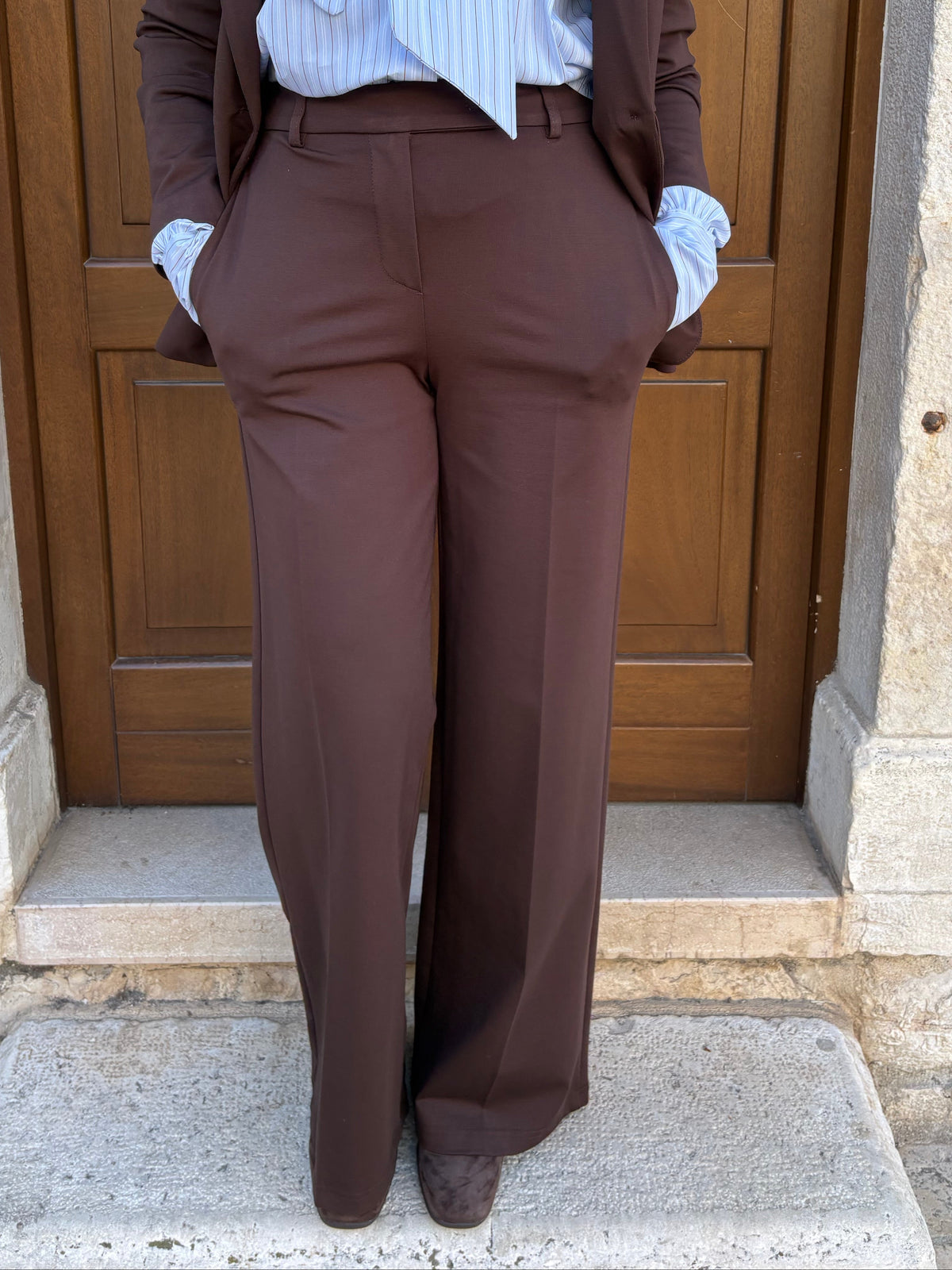Pantalone Punto Milano Donna Elegante a Palazzo Tensione In