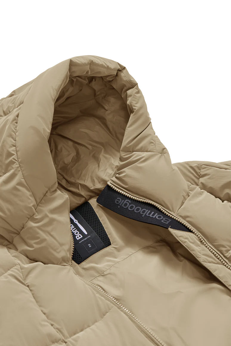 Piumino tecnico donna antivento con linea a uovo