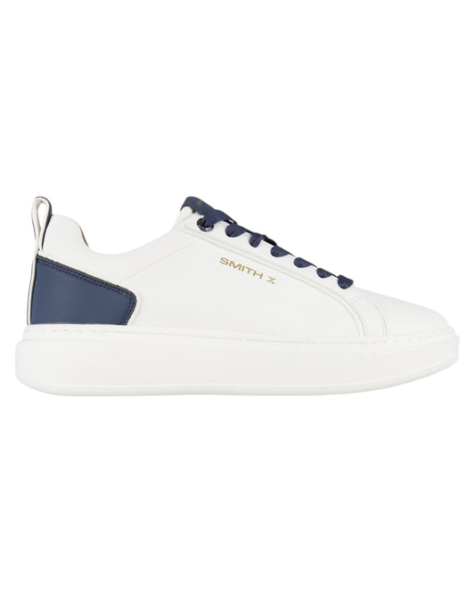 Modello minimal bianco con dettagli blu e logo laterale.