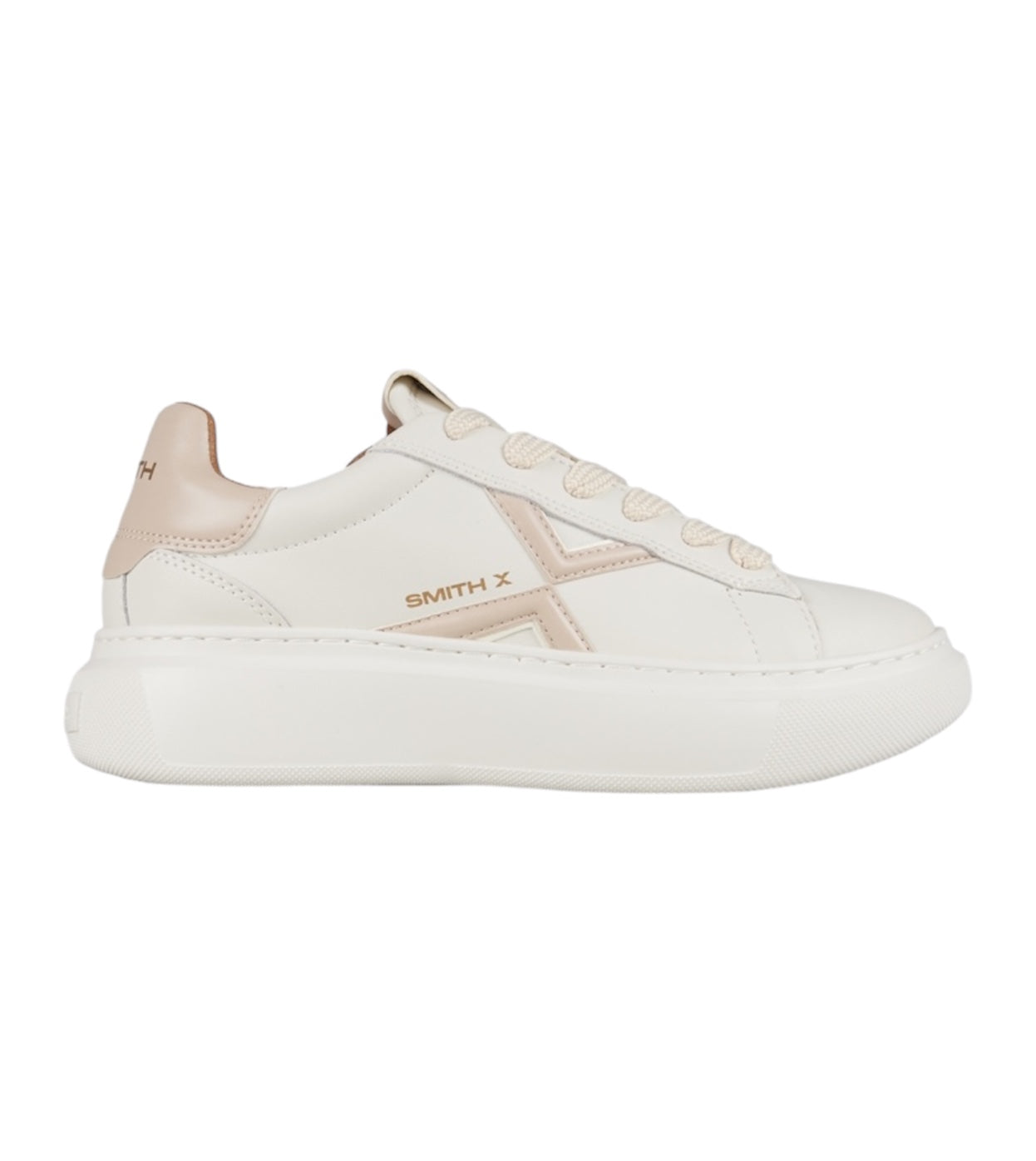 Vista laterale della sneaker College bianca con tallone rosa.
