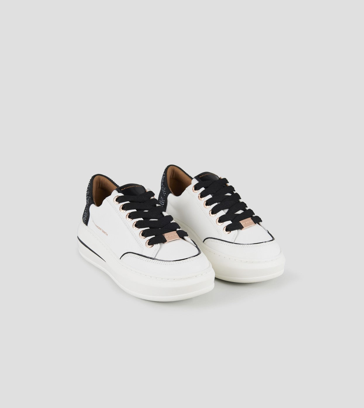 Dettaglio della suola alta da 50 mm della Alexander Smith.