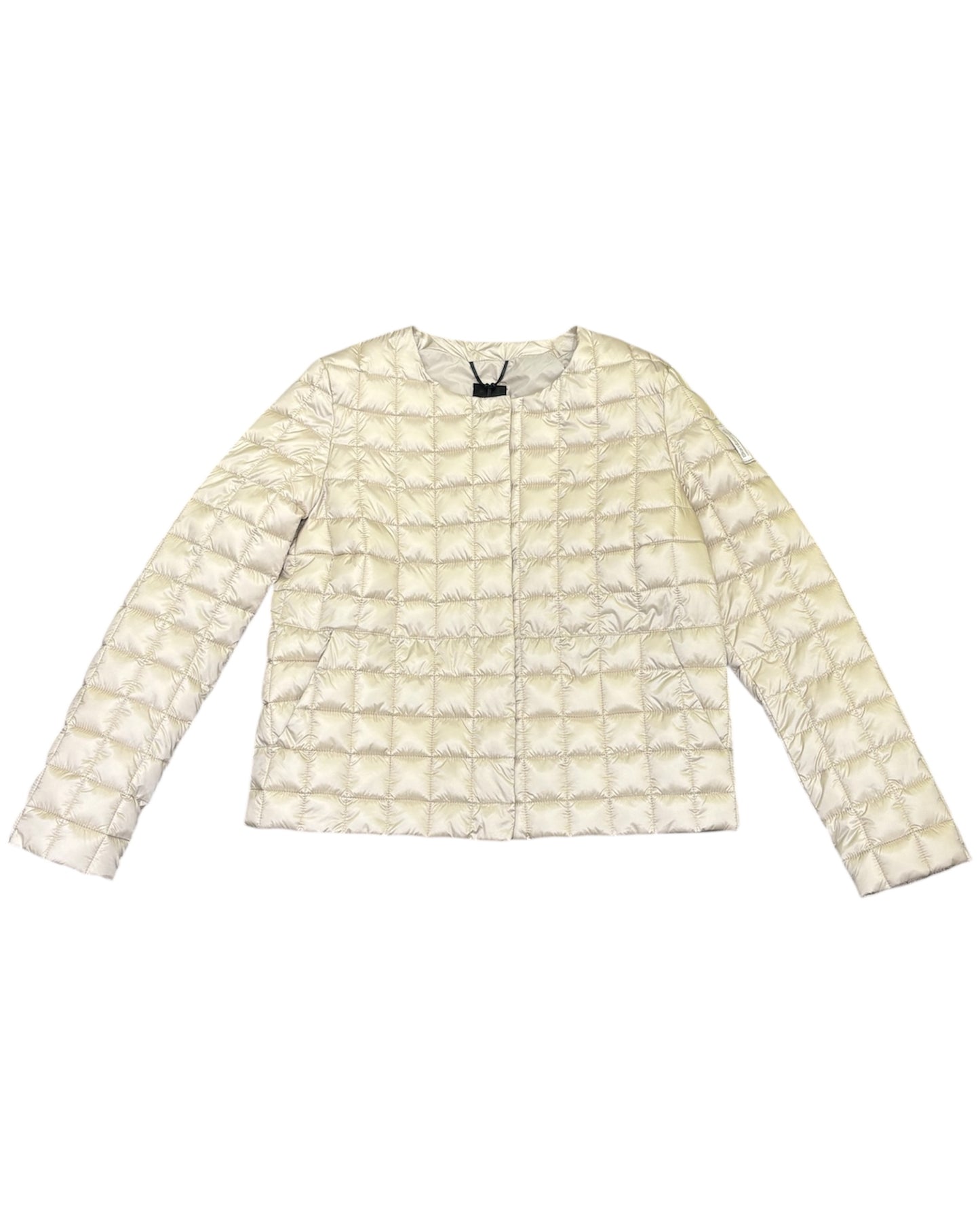 Piumino da donna trapuntato con finitura brillante e design essenziale.