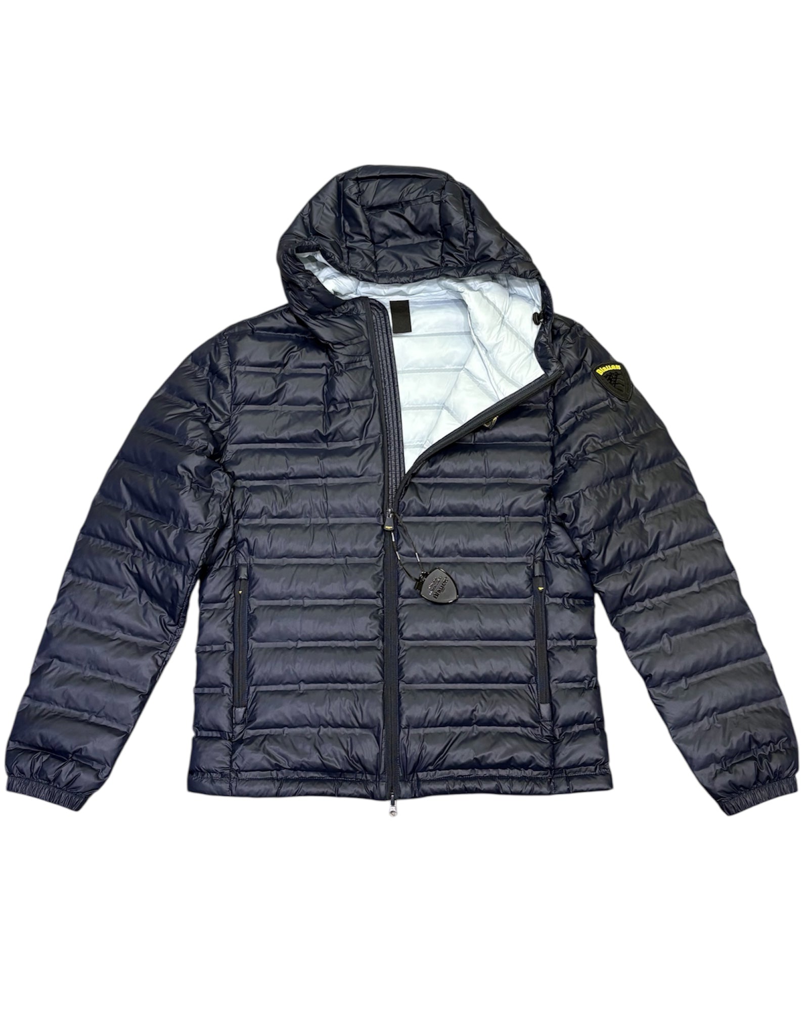 Vista frontale del piumino uomo CHARLES blu con cappuccio fisso e chiusura zip.