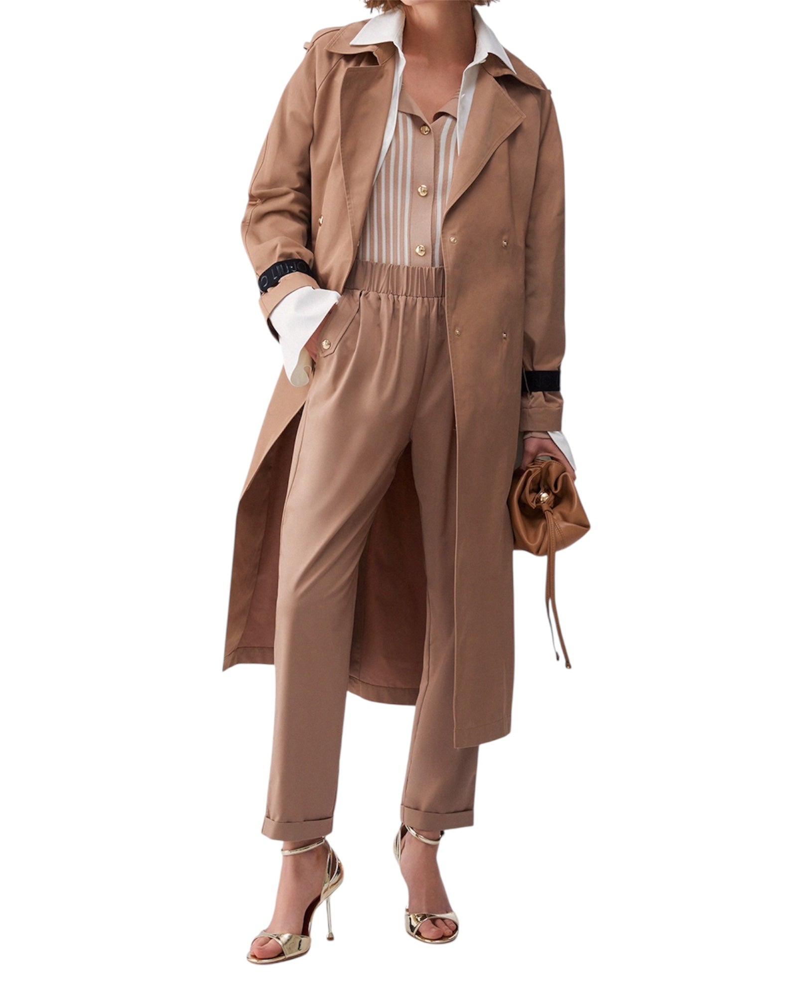 Dettaglio inserto removibile con colletto camicia.
