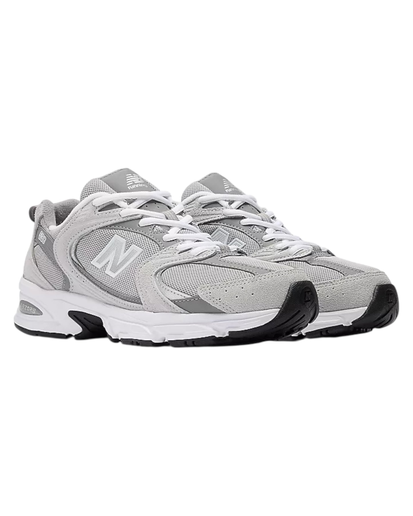 Vista laterale delle sneakers con tomaia in mesh e inserti sintetici.