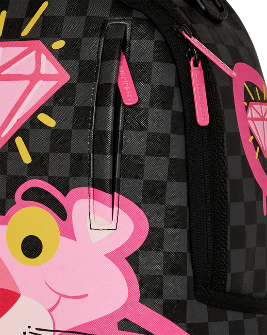 Particolare delle cerniere dorate e del distintivo metallico Sprayground Authentic.
