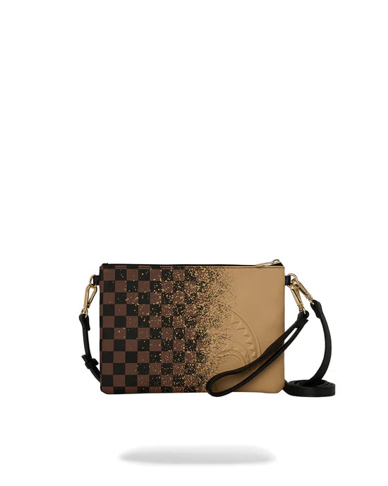 Vista frontale della pochette Sprayground con maniglia sul pannello frontale.